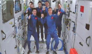中国航天员首次太空会师
